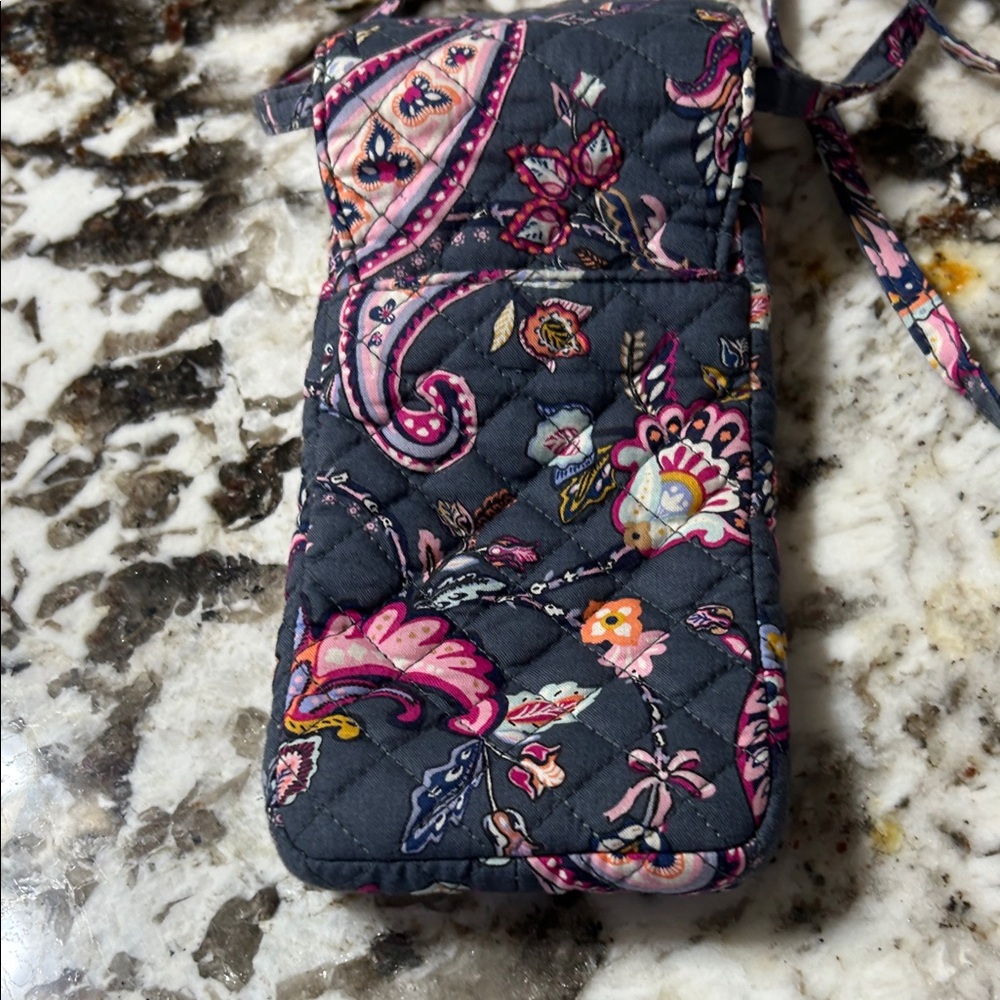 Vera Bradley Quilted Crossbody phone purse - Picture 6 of 7